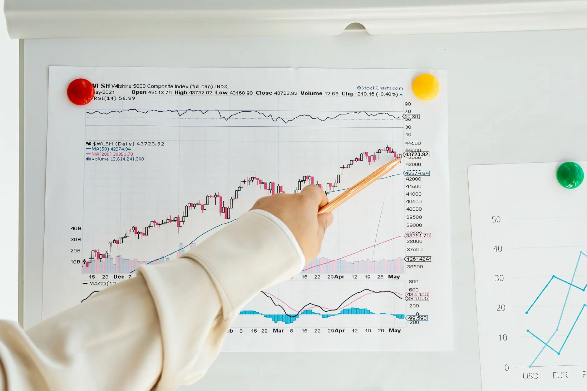 LED灯管与球泡灯技术演进：2025年通用照明行业节能标准解读