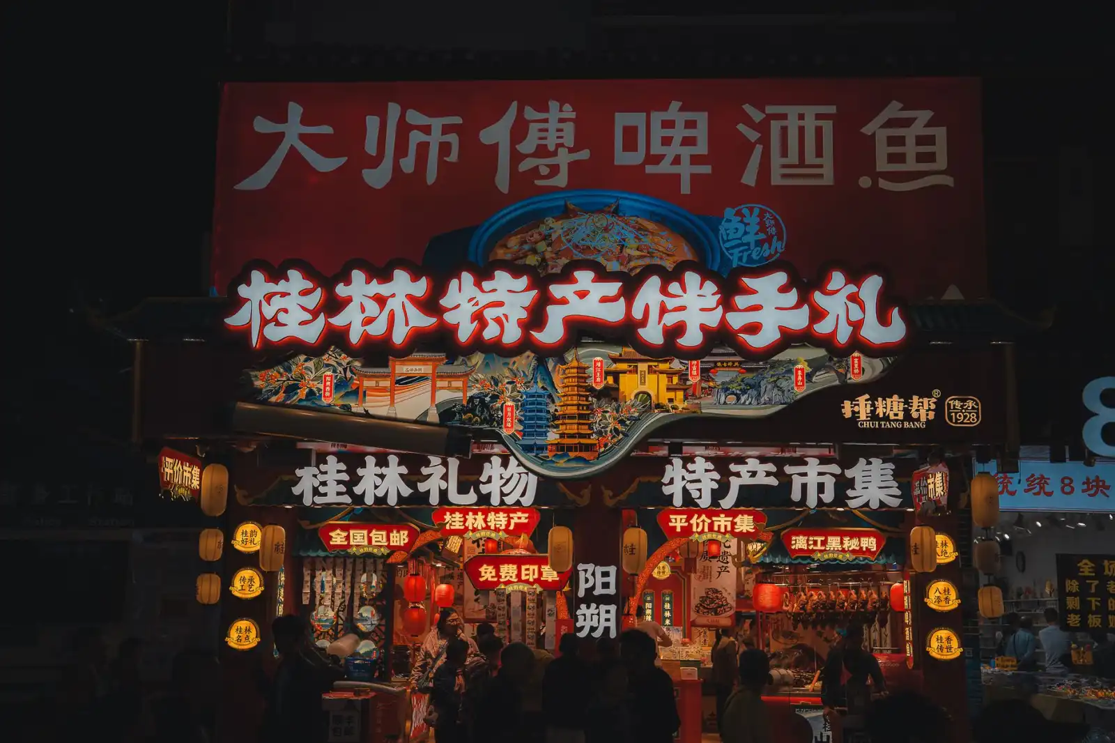 LED灯管与球泡灯选购指南：如何为商业空间匹配高效节能照明方案